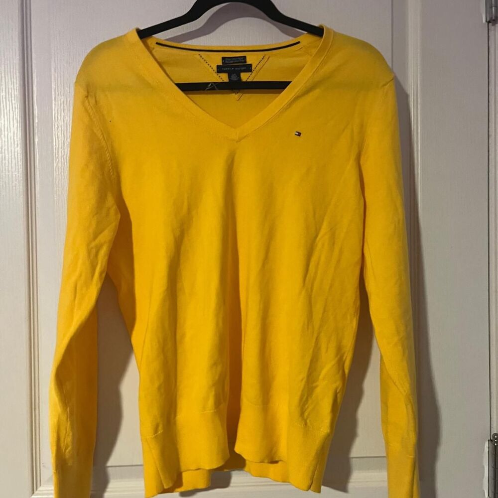 Tommy Hilfiger Women's Yellow V-neck sweater